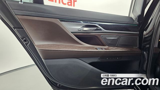 BMW 7-Series 2020 — photo 15