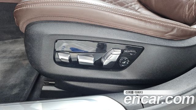 BMW 7-Series 2020 — photo 30