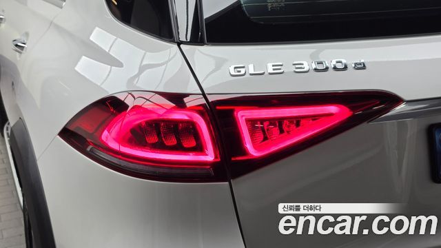 Mercedes-Benz GLE-Class 2022 — photo 9