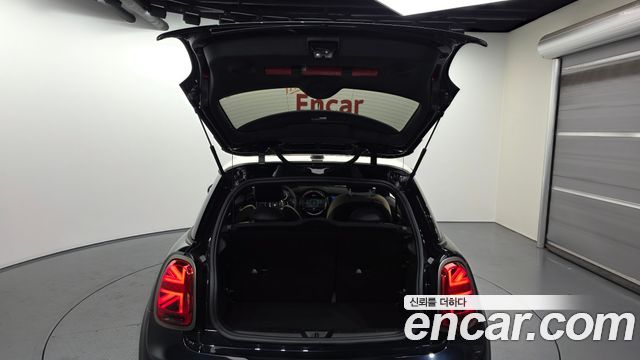 Mini Cooper 2023 — photo 26