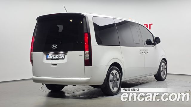 Hyundai Staria 2025 — photo 2