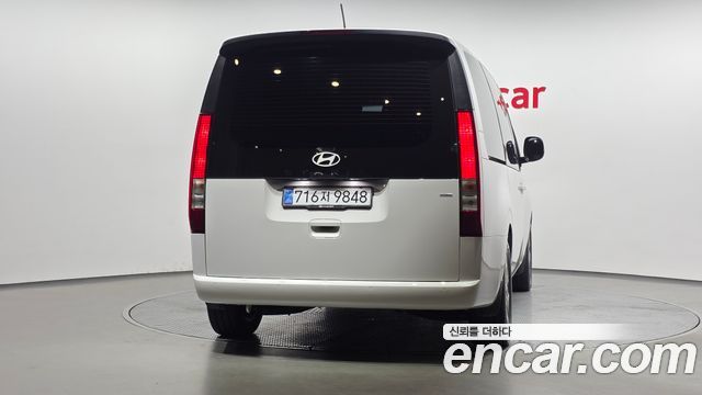 Hyundai Staria 2025 — photo 4
