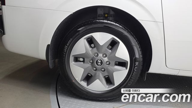 Hyundai Staria 2025 — photo 5