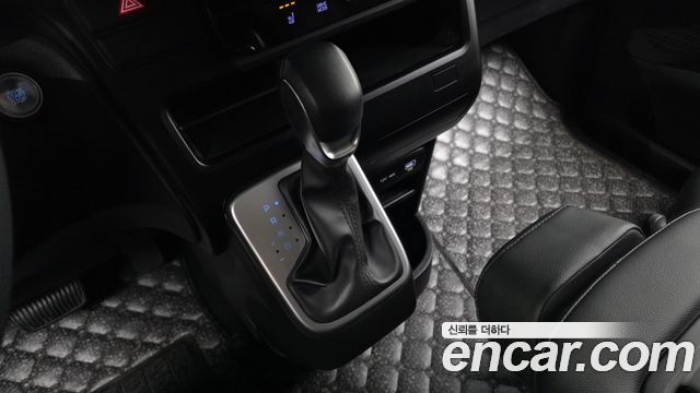 Hyundai Staria 2025 — photo 12