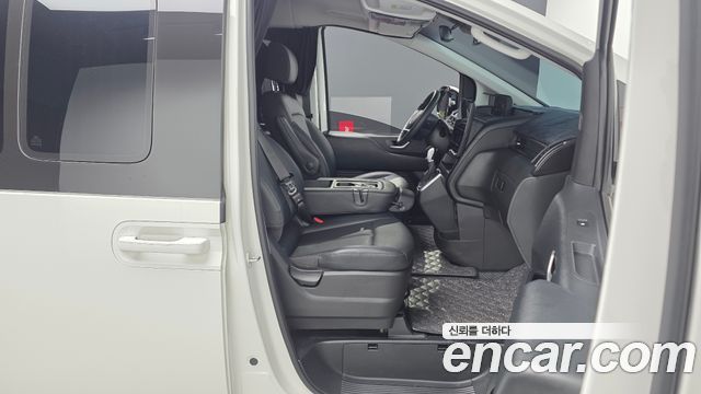 Hyundai Staria 2025 — photo 17
