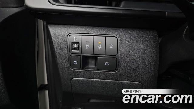 Hyundai Staria 2025 — photo 25