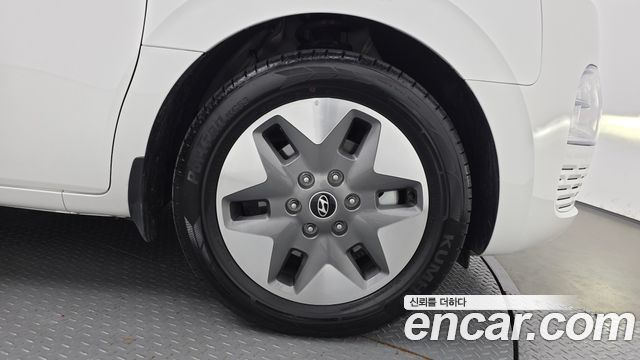 Hyundai Staria 2025 — photo 7