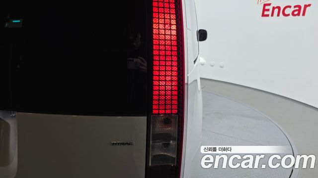 Hyundai Staria 2025 — photo 9