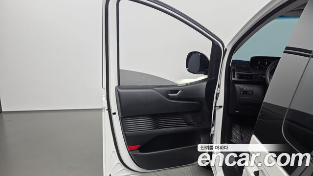 Hyundai Staria 2025 — photo 14