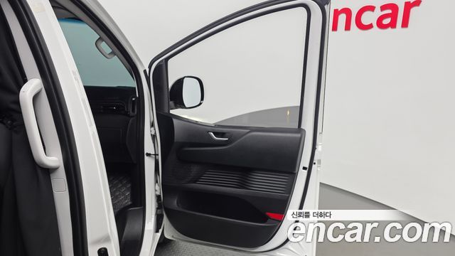 Hyundai Staria 2025 — photo 15