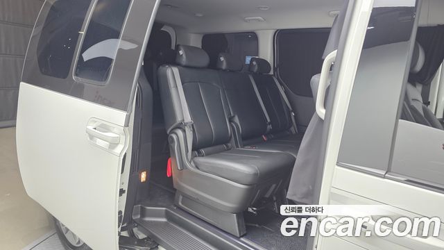 Hyundai Staria 2025 — photo 16