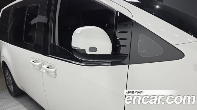 Hyundai Staria 2025 — photo 32