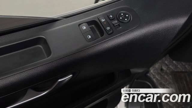 Hyundai Staria 2025 — photo 33