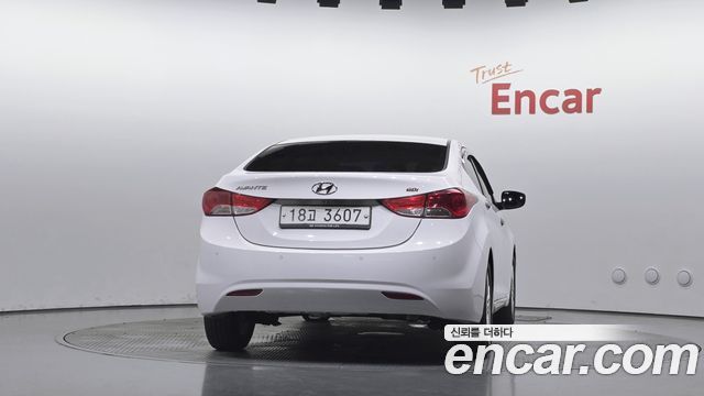 Hyundai AVANTE 2013 — photo 4