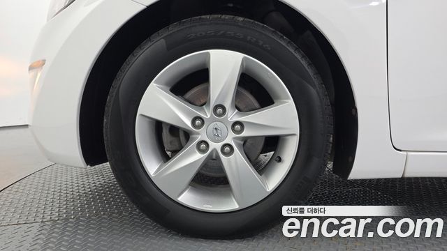 Hyundai AVANTE 2013 — photo 5