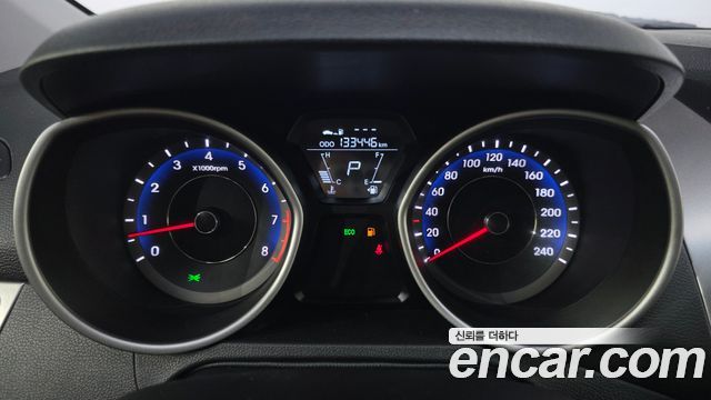 Hyundai AVANTE 2013 — photo 8