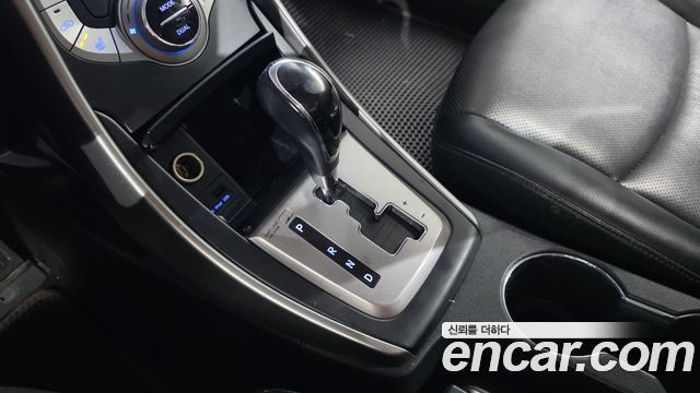 Hyundai AVANTE 2013 — photo 9