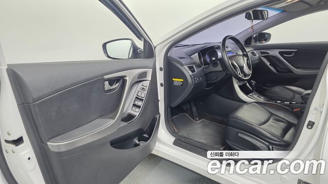 Hyundai AVANTE 2013 — photo 10
