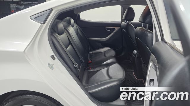 Hyundai AVANTE 2013 — photo 11
