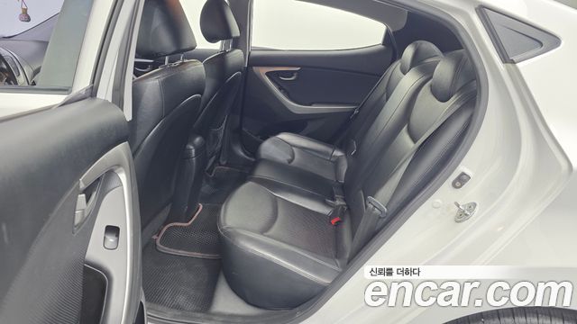Hyundai AVANTE 2013 — photo 15