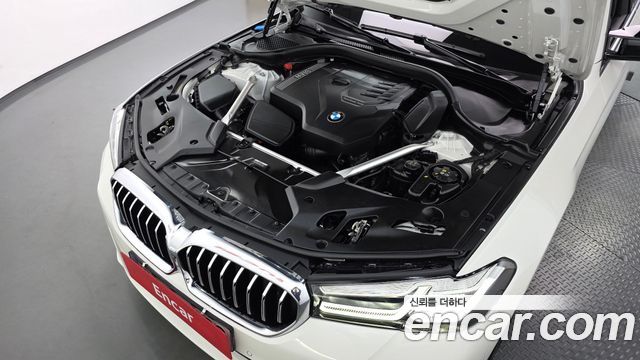 BMW 5-Series 2023 — photo 6