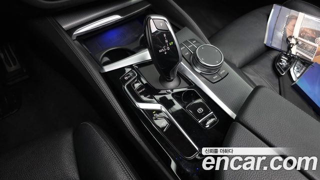 BMW 5-Series 2023 — photo 9