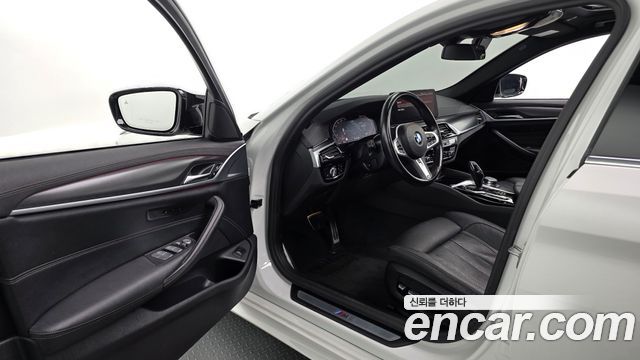 BMW 5-Series 2023 — photo 10