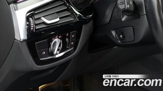 BMW 5-Series 2023 — photo 15