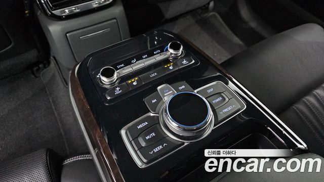 Genesis EQ900 2016 — photo 24