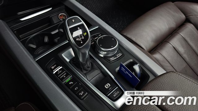 BMW X5 2018 — photo 12