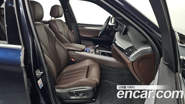 BMW X5 2018 — photo 16