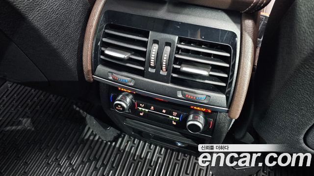 BMW X5 2018 — photo 35