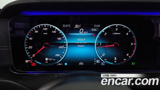 Mercedes-Benz E-Class 2021 — photo 11