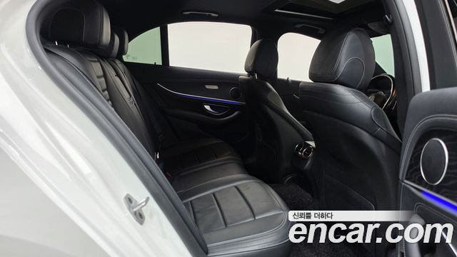 Mercedes-Benz E-Class 2021 — photo 17