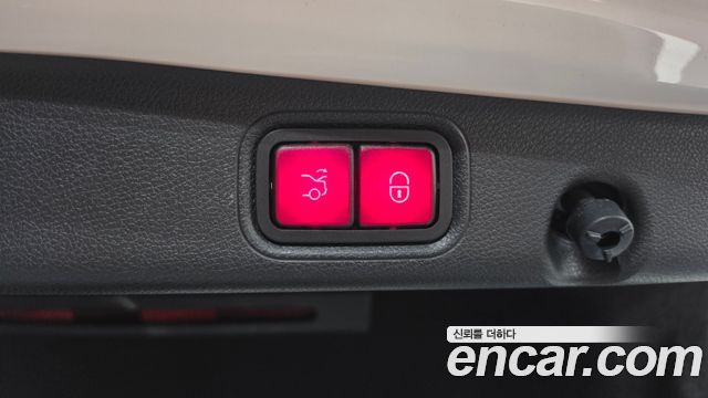 Mercedes-Benz E-Class 2021 — photo 24