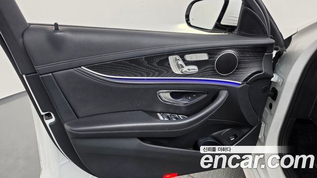 Mercedes-Benz E-Class 2021 — photo 14