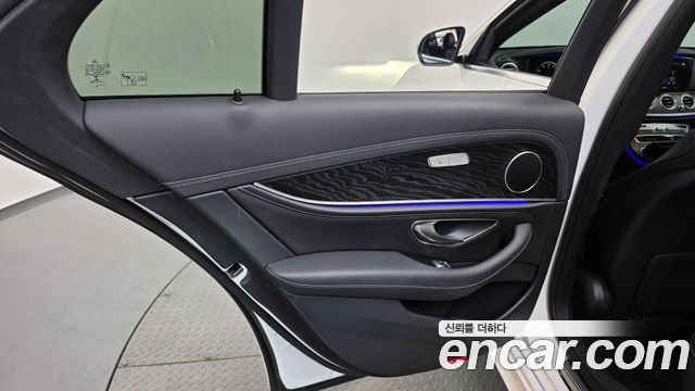 Mercedes-Benz E-Class 2021 — photo 15