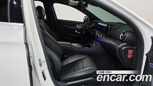 Mercedes-Benz E-Class 2021 — photo 16