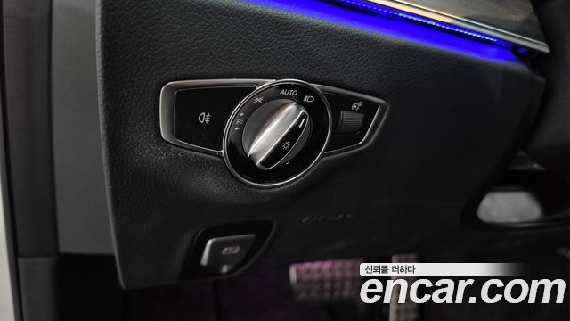 Mercedes-Benz E-Class 2021 — photo 29