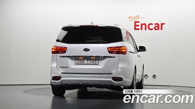 Kia Canival 2019 — photo 4