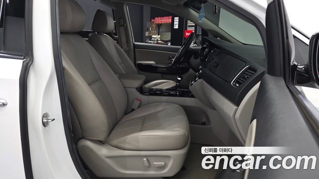 Kia Canival 2019 — photo 17