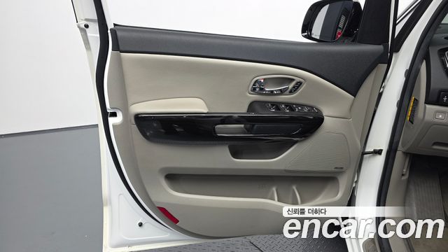 Kia Canival 2019 — photo 15