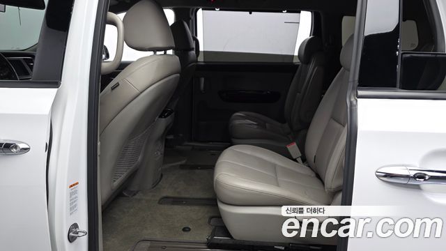 Kia Canival 2019 — photo 16