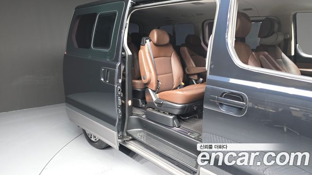 Hyundai Starex 2019 — photo 12