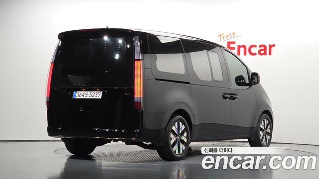 Hyundai Staria 2025 — photo 2