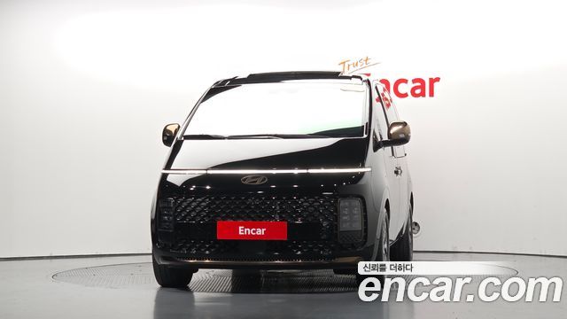 Hyundai Staria 2025 — photo 3