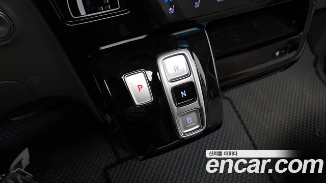 Hyundai Staria 2025 — photo 12