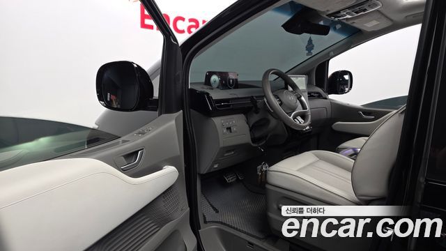 Hyundai Staria 2025 — photo 13