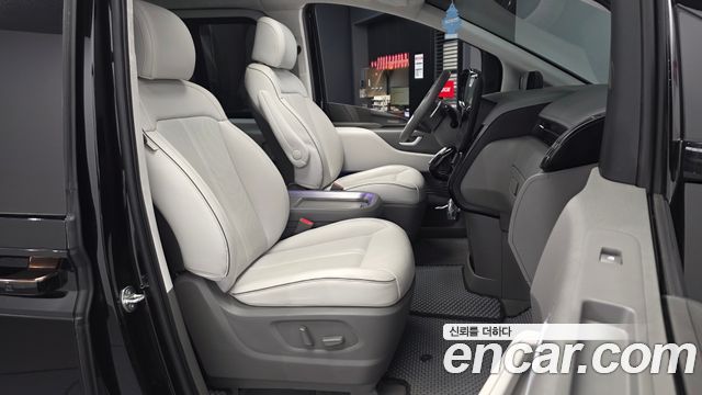 Hyundai Staria 2025 — photo 17