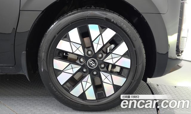 Hyundai Staria 2025 — photo 7